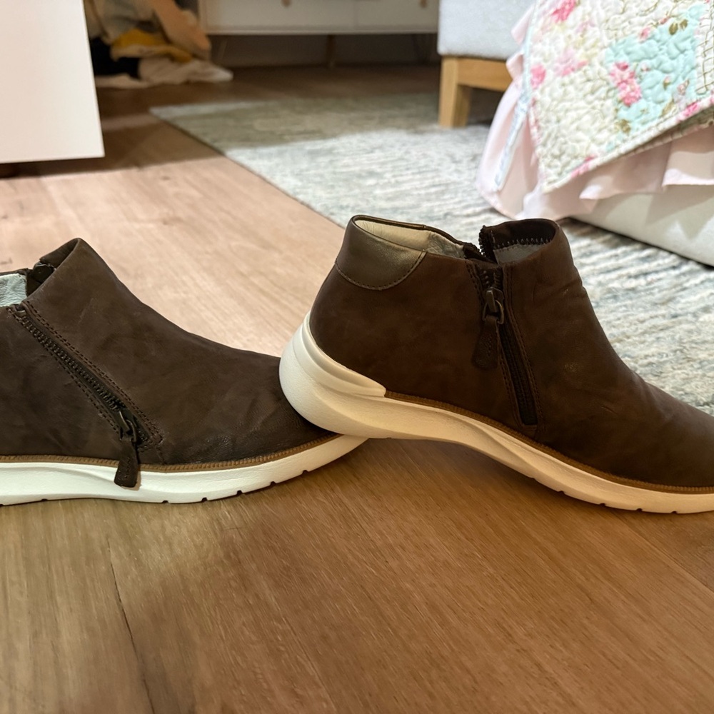 Women’s Brown Zipper Casual Ankle Shoes